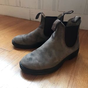 Size 7 women’s Blundstone boots